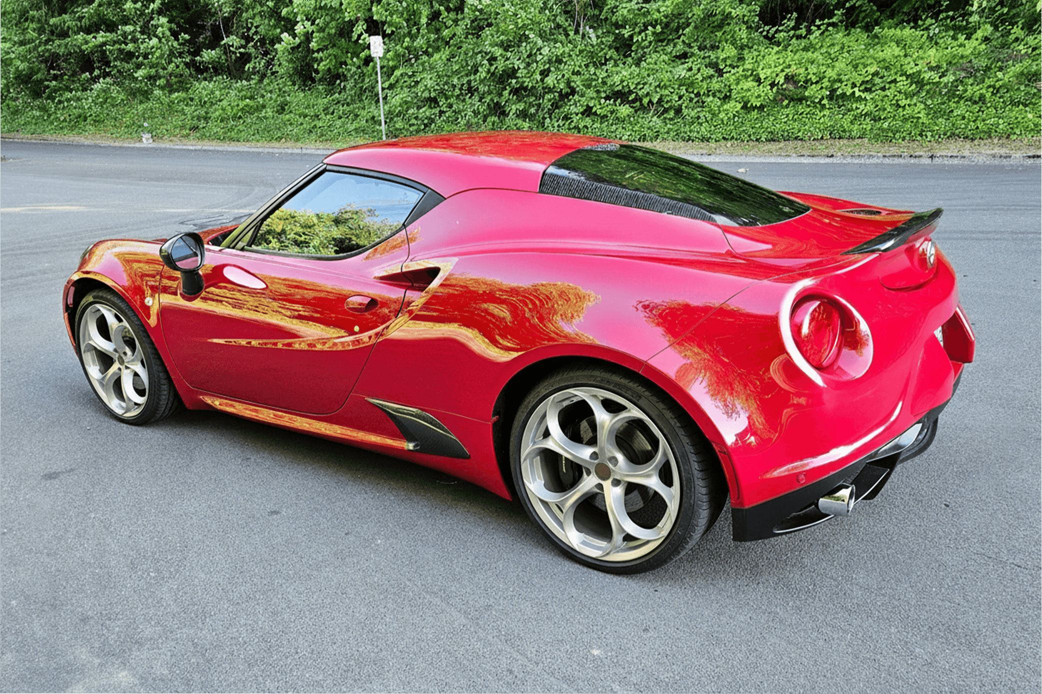 Alfa romeo 4c with custom aluminum wheels