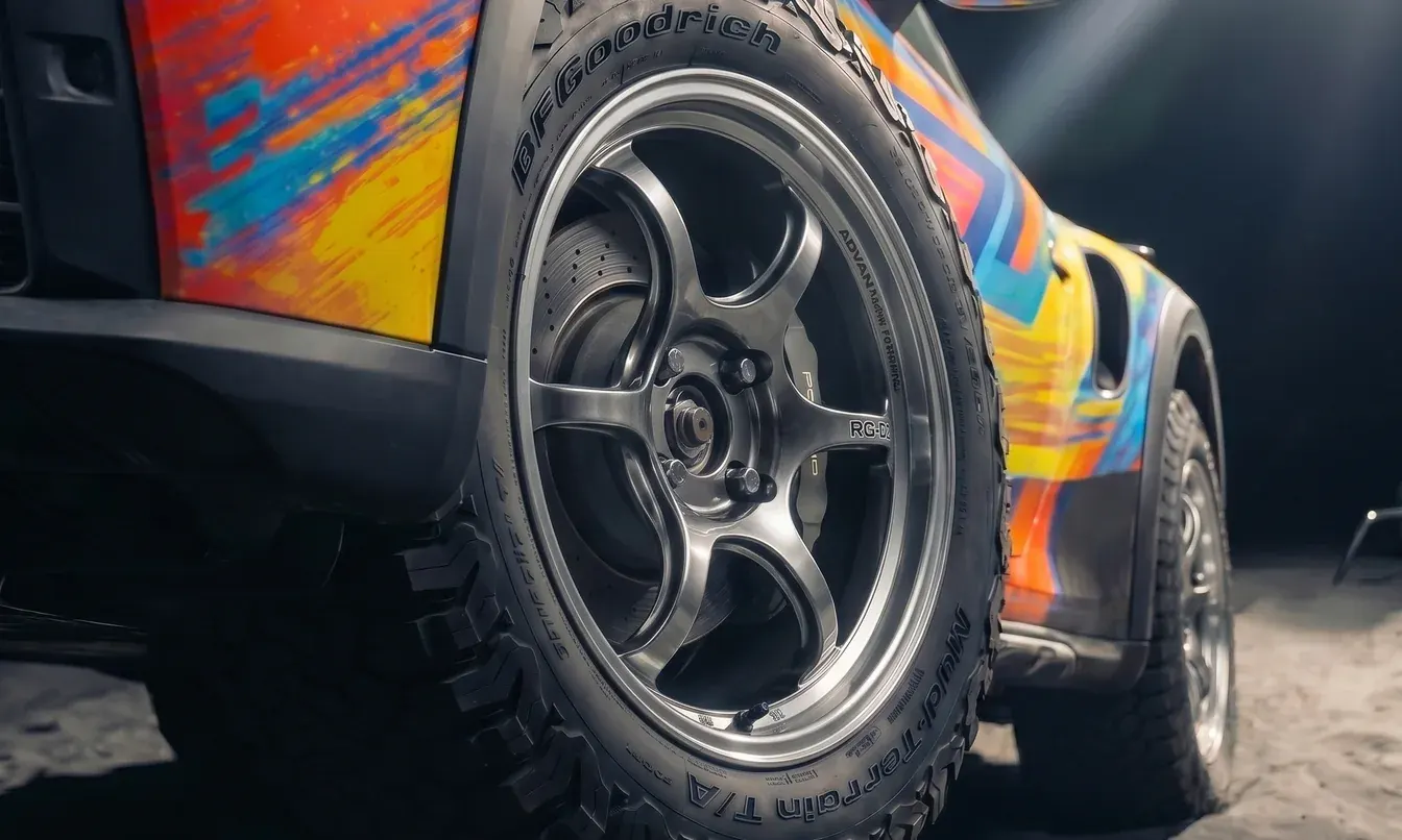 Porsche off-road build close-up before HRE wheel swap