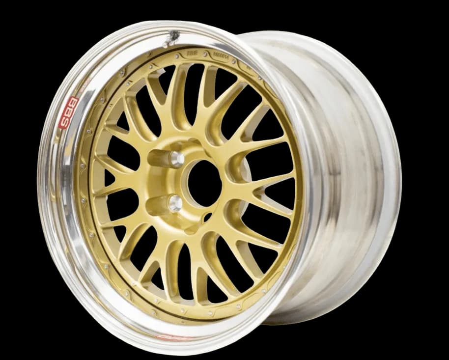 Transparent PNG of a rim centered on a plain background for clean compositing